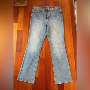 Old Navy extra high rise kicker boot cut jeans, sz 8.